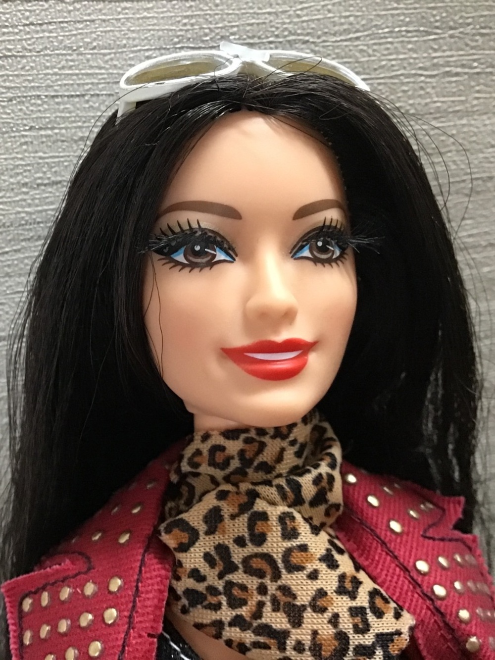 2014 Style Raquelle Barbie Doll - Picture 2 of 14